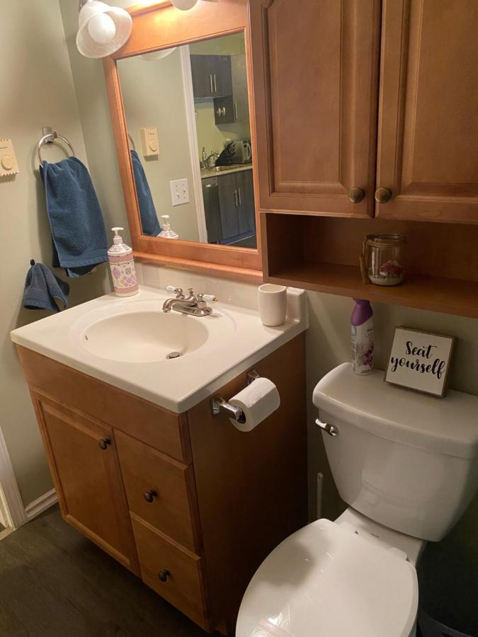 1 Bedroom Suite In Langford. Вікторія Екстер'єр фото